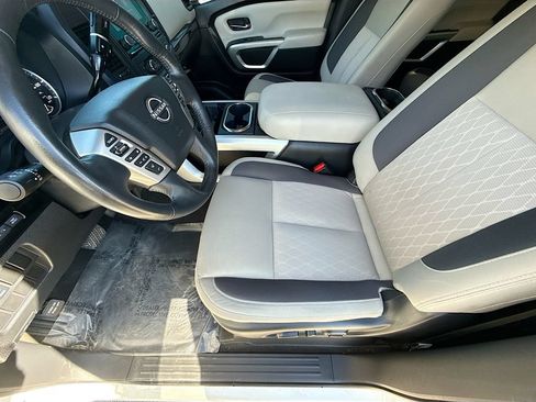 Used 2024 Nissan Titan SV w/ SV Convenience Package RWD image 18