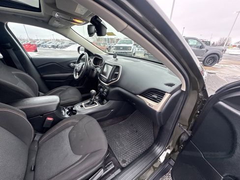 Used 2016 Jeep Cherokee 75th Anniversary image 19