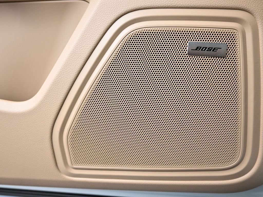 Certified 2026 Porsche Macan AWD/4WD image 17