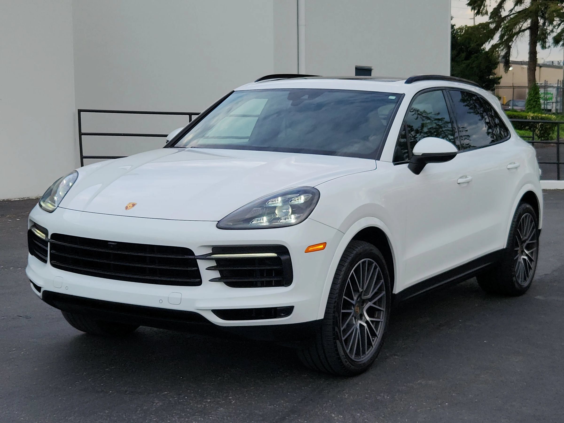 Used 2020 Porsche Cayenne w/ Premium Package Plus AWD/4WD image 1