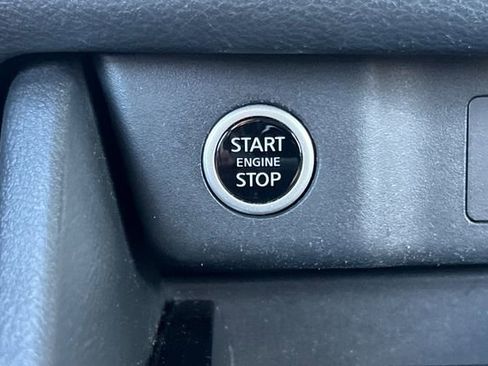 Used 2021 Nissan Rogue SV image 29