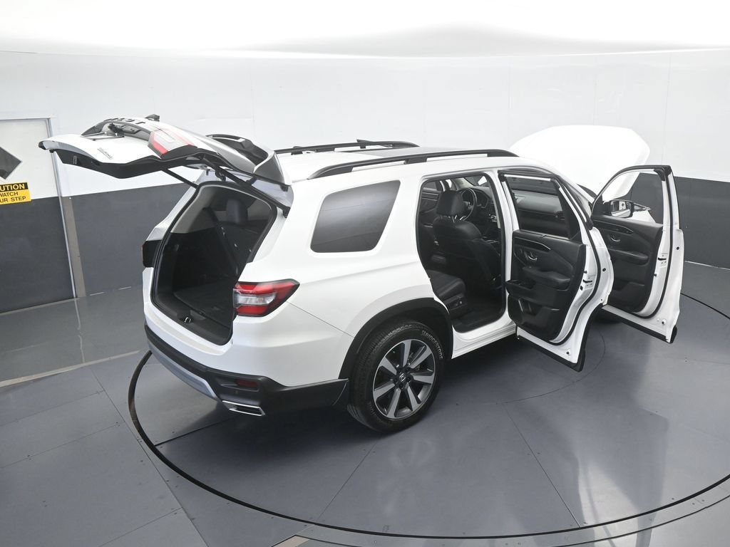 Used 2025 Honda Pilot Touring image 74