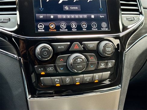 Used 2021 Jeep Grand Cherokee Limited image 25