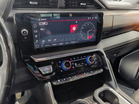 Used 2024 GMC Sierra 2500 Denali w/ Technology Package AWD/4WD image 11