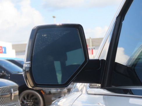 Used 2017 Cadillac Escalade Luxury AWD/4WD image 17