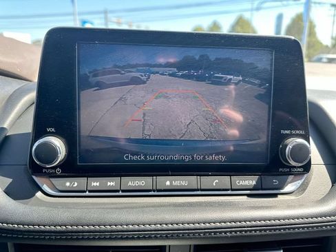 Used 2023 Nissan Rogue SV AWD/4WD image 17