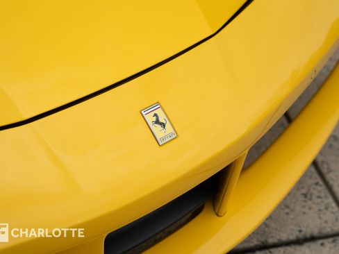 Used 2017 Ferrari 488 Spider image 4