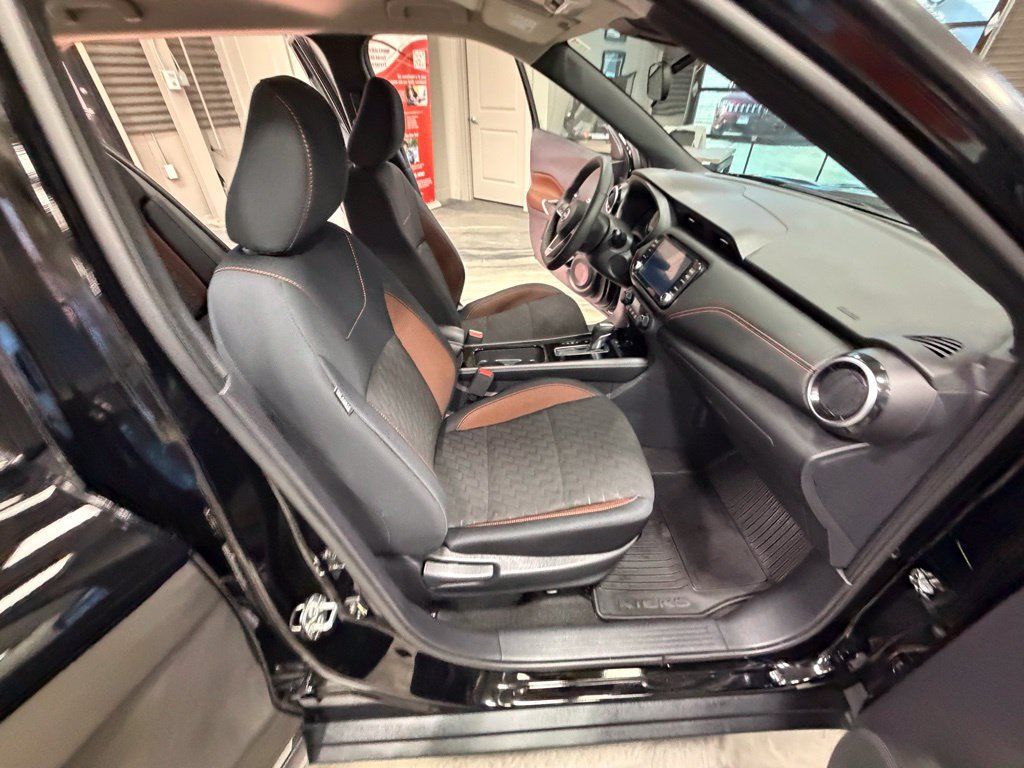 Used 2023 Nissan Kicks SR FWD image 39