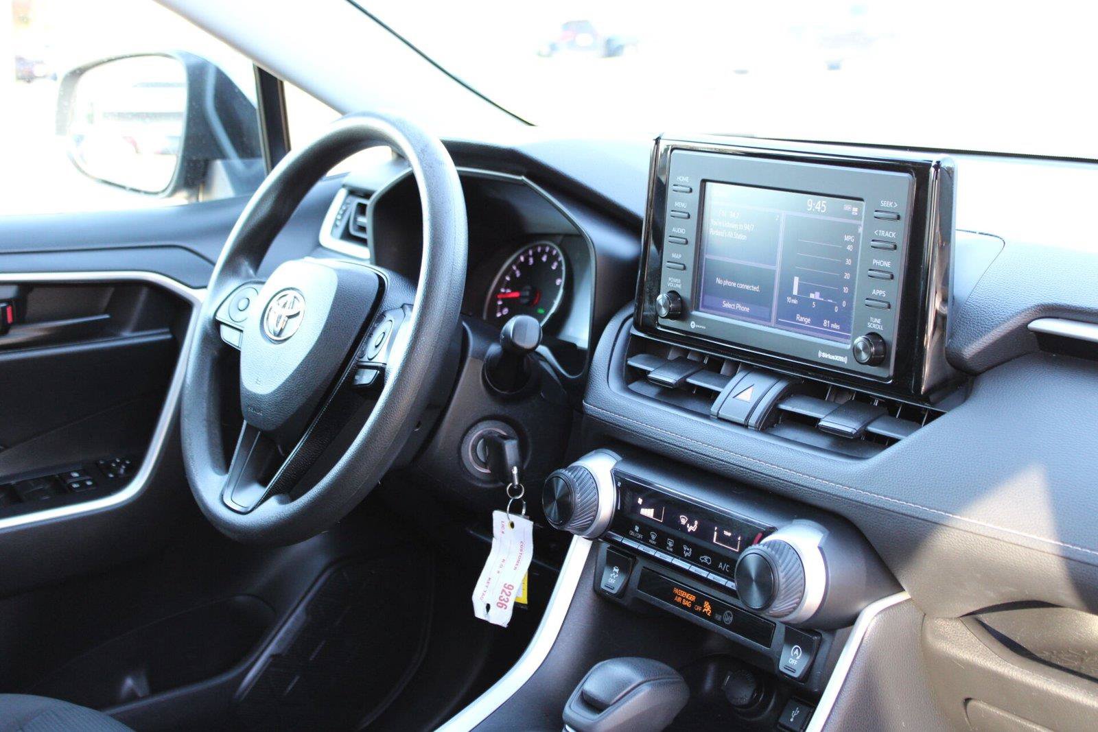 Used 2021 Toyota RAV4 LE AWD/4WD image 11