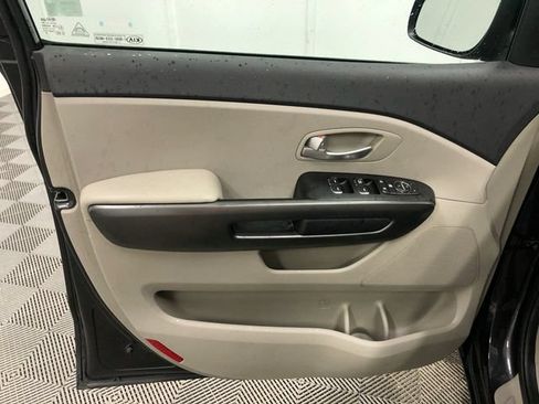 Used 2020 Kia Sedona EX FWD image 12