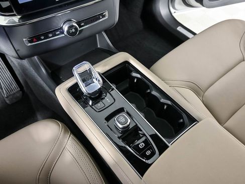 Certified 2025 Volvo XC90 B5 Plus AWD/4WD image 19