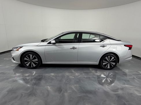 Used 2022 Nissan Altima 2.5 SV FWD image 8
