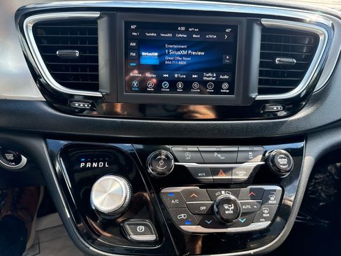 Used 2019 Chrysler Pacifica Touring Plus w/ S Appearance Package FWD image 24