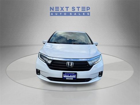 Used 2023 Honda Odyssey Elite image 2