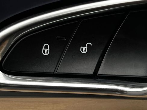 Used 2014 Porsche Panamera S image 50