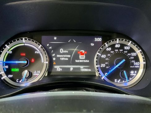 Used 2022 Toyota Highlander XLE AWD/4WD image 26