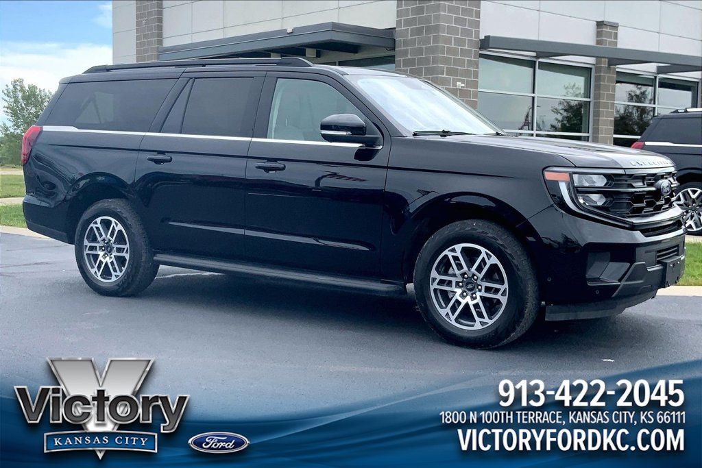 Used 2025 Ford Expedition Max Active AWD/4WD image 1