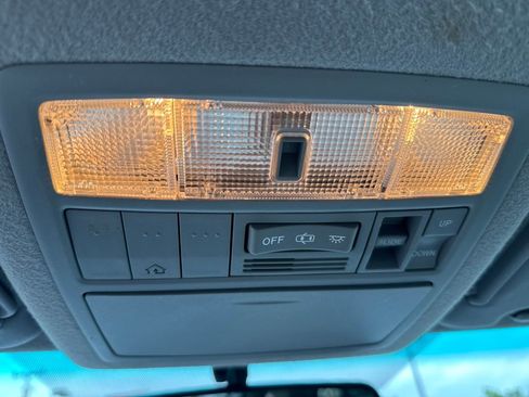 Used 2009 Toyota Highlander Limited AWD/4WD image 32