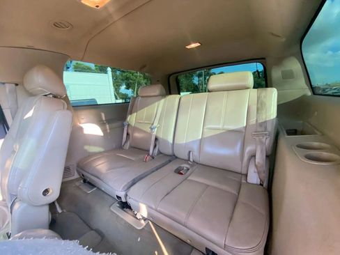 Used 2009 GMC Yukon XL Denali AWD/4WD image 31