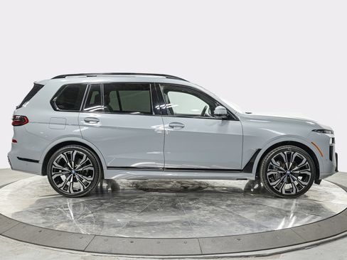 Used 2024 BMW X7 xDrive40i w/ M Sport Package AWD/4WD image 7