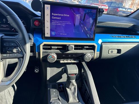 Used 2024 Toyota Tacoma TRD Sport image 18