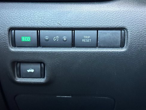 Used 2024 Nissan Sentra SV FWD image 28