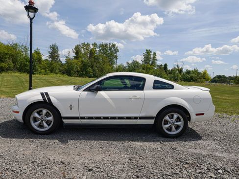 Used 2007 Ford Mustang Premium RWD image 2