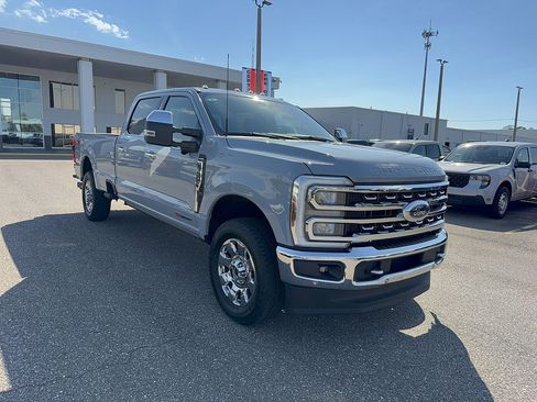 Certified 2024 Ford F350 Lariat w/ Lariat Ultimate Package AWD/4WD image 4