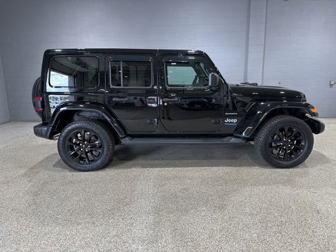 Used 2021 Jeep Wrangler Unlimited Sahara w/ Cold Weather Group AWD/4WD image 2