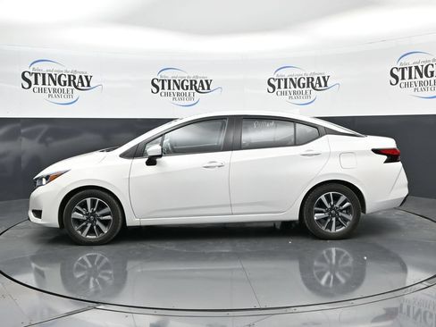 Used 2024 Nissan Versa SV FWD image 4