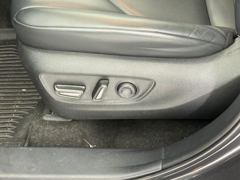 Used 2023 Toyota Highlander XLE image 14