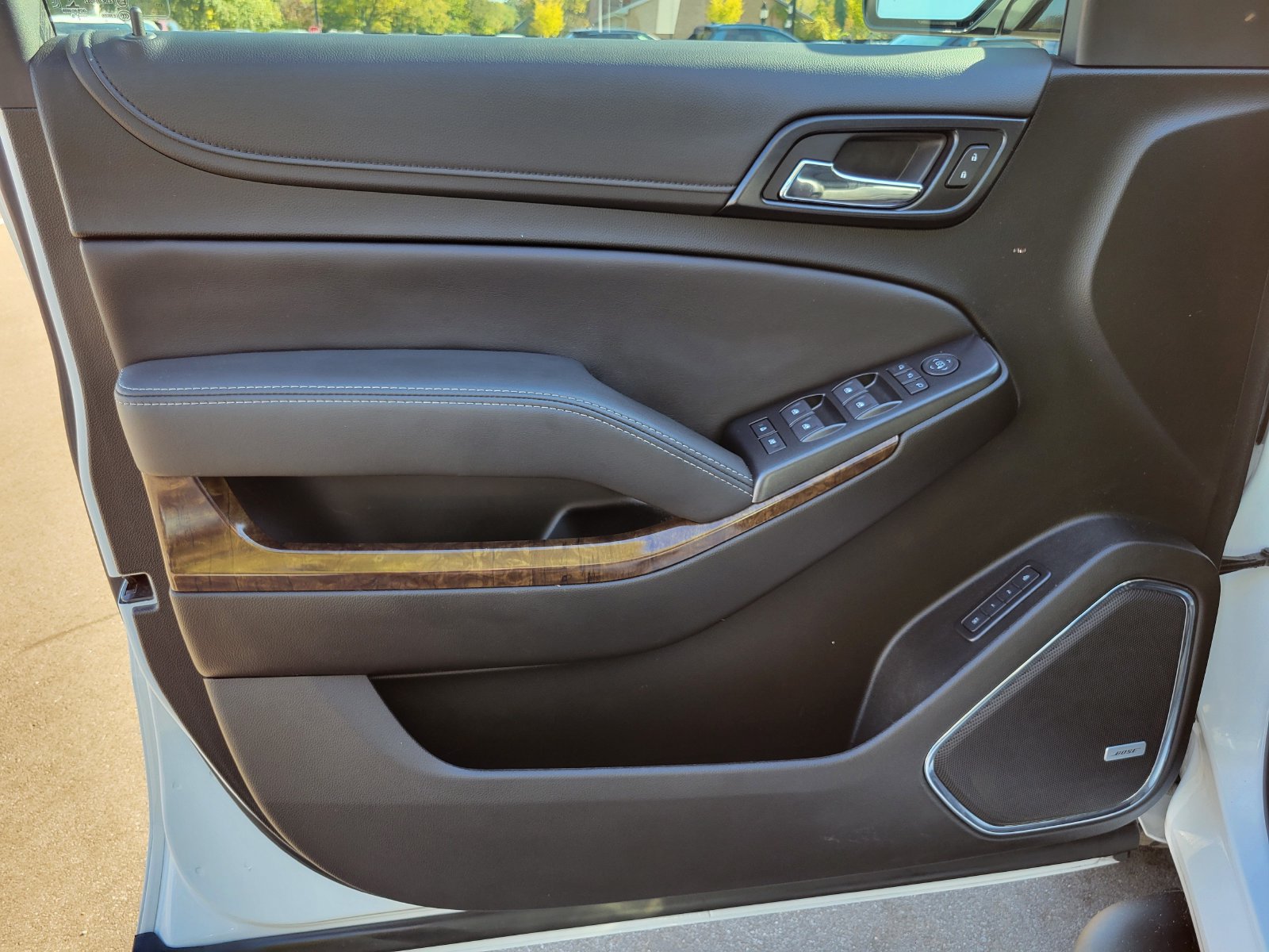 Used 2019 Chevrolet Suburban LT w/ Luxury Package AWD/4WD image 7
