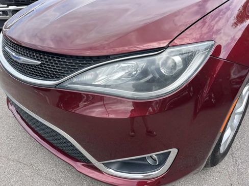 Used 2020 Chrysler Pacifica Limited FWD image 11