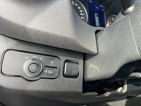 Used 2024 Mercedes-Benz Sprinter 2500 image 35