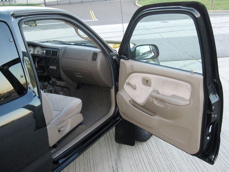 Used 2003 Toyota Tacoma 4x4 Xtracab V6 w/ SR5 Pkg image 22