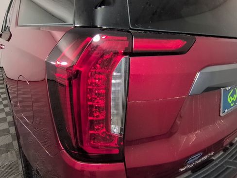 Used 2024 GMC Yukon XL AT4 w/ Technology Package AWD/4WD image 11
