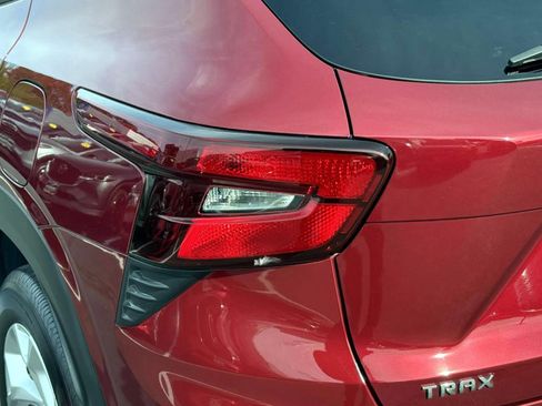 Used 2024 Chevrolet Trax LS w/ LS Convenience Package FWD image 28