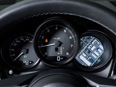 Certified 2025 Porsche Macan image 21