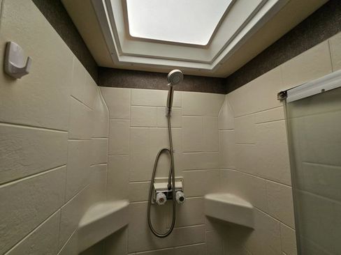 Used 2019 Ford F550 2WD Regular Cab Super Duty w/ XLT Value Package image 45