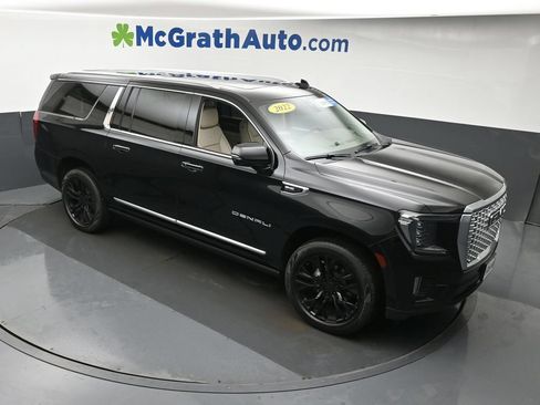 Used 2022 GMC Yukon XL Denali AWD/4WD image 3