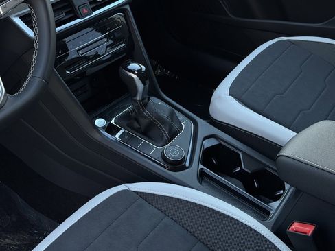 New 2026 Volkswagen Taos SE image 24