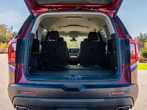 Used 2023 GMC Acadia SLE w/ Driver Convenience Package image 16