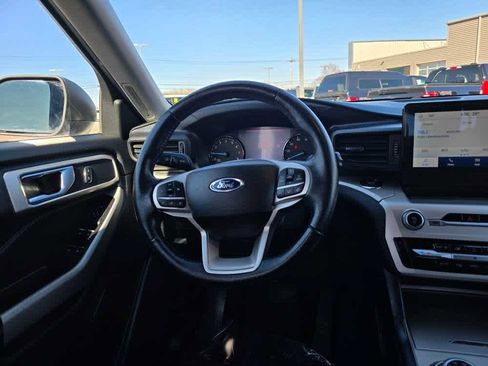 Used 2022 Ford Explorer XLT w/ Equipment Group 202A image 15