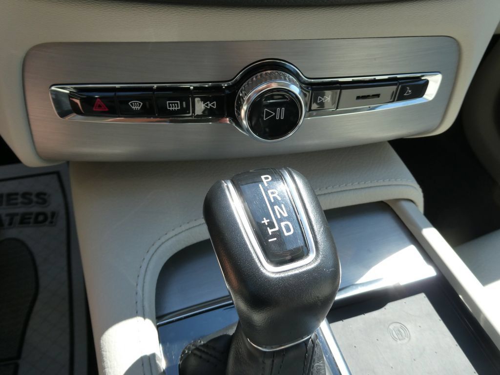 Used 2021 Volvo XC90 T5 Momentum w/ Advanced Package AWD/4WD image 32