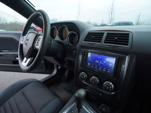 Used 2012 Dodge Challenger SXT image 22