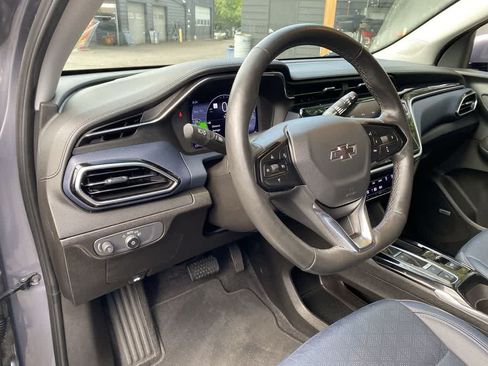 Used 2023 Chevrolet Bolt EUV Premier w/ Sun & Sound Package FWD image 2