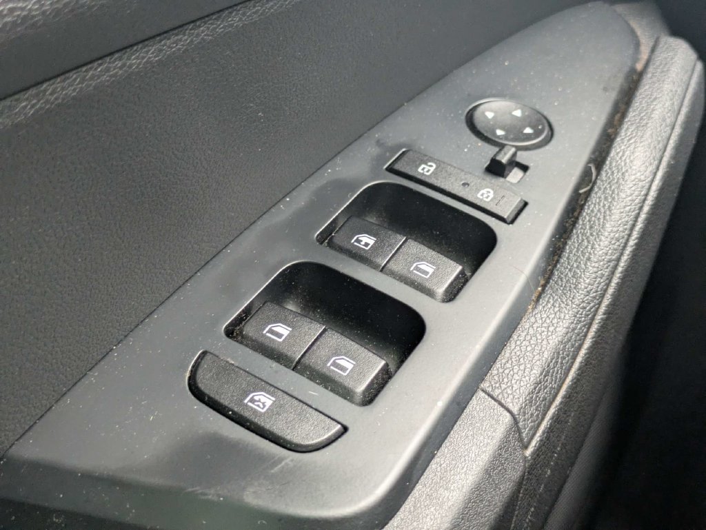Used 2025 Kia Sportage LX FWD image 21