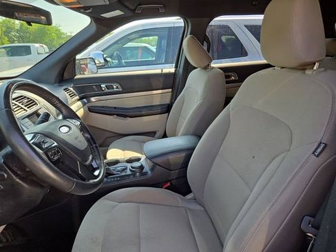 Used 2019 Ford Explorer XLT AWD/4WD image 3