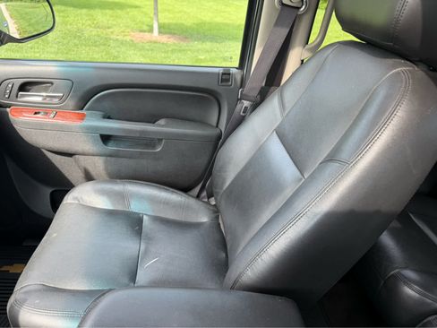 Used 2013 Chevrolet Avalanche LTZ AWD/4WD image 25