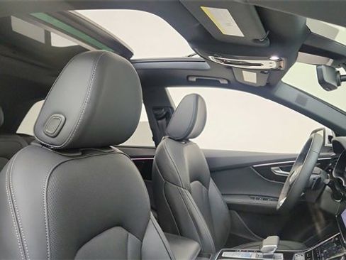 Used 2025 Audi Q8 Prestige w/ Prestige Package image 21